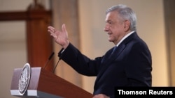 Presiden Meksiko Andres Manuel Lopez Obrador dalam konferensi pers menjelang keberangkatannya menuju Washington D.C. untuk bertemu dengan Presiden AS Donald Trump, di Istana Negara di Mexico City, 7 Juli 2020.