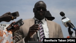 Unity state speaker Maguek Gai Majak, shown here addressing a crowd during celebrations of South Sudan's independence, has ordered a three-month recess of the state legislature. (VOA/Bonifacio Taban)