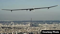 Solar Impulse flying over Paris in 2011. (© Solar Impulse | Jean Revillard )