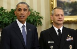 U.S. President Barack Obama, left, talks to the media next to Admiral Boris Lushniak in the Oval Office of the White House in Washington, Sept. 24, 2015.