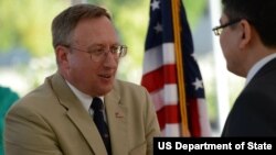 The balloon Angry Bird is moved through Columbus Circle during the Macy&#39;s Thanksgiving Day Parade in New York.