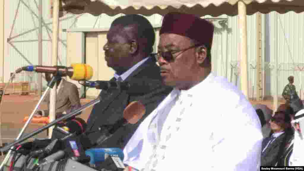 Shugaban Kasar Nijar Issouhou Mahamadou A Jana'iizar Sojoji 71 Da Aka kashe