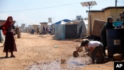 Un grand camp de réfugiés du côté syrien de la frontière avec la Turquie, près de la ville d'Atma, dans la province d'Idleb, en Syrie, le 19 avril 2020.