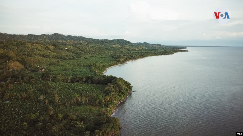 Capurganá es una remota costa del Caribe colombiano, solo accesible por vía aérea o marítima, limita con Panamá y es la puerta de ingreso a Centroamérica.