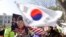 Những người ủng hộ Tổng thống Park Geun-hye biểu tình ở Seoul, Hàn Quốc, 27/2/2017.