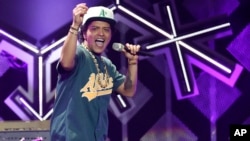 Bruno Mars performs at the 2016 Jingle Ball at Staples Center, Dec. 2, 2016, in Los Angeles. 