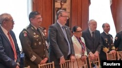 Delegación mexicana en la reunión bilateral con EEUU en la Casa Blanca sobre estrategias comunes para combatir el tráfico de drogas sintéticas y armas de fuego por la frontera comun, el 13 de abril de 2023. 