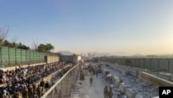 د کابل د هوايي مېدان د ابي ګېټ (دروازې) خوا ته په ځانمرګي برید کې ۱۳ امریکایان او تر ۱۷۰ پورې افغانان وژل شوي او ۱۵۰ نور کسان زخمیان شوي وو. دغه حمله د افغانستان نه د امریکايي ځواکونو د وتلو د بهیر په وخت، د ۲۰۲۱ د اګست په ۲۶مه شوې وه او د حملې پړه داعش ترهګرې ډلې منلې وه