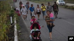 Central American migrants traveling with a caravan to the U.S. make their way to Pijijiapan, Mexico, Oct. 25, 2018. 