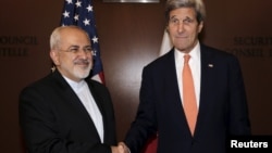 Ngoại trưởng Mỹ John Kerry gặp ngoại trưởng Iran Mohammad Javad Zarif tại trụ sở Liên Hiệp Quốc ở New York, ngày 19 tháng 4 năm 2016.