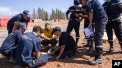 Des secouristes espagnols étaient présents dans deux localités frappées par le séisme au sud de Marrakech, Talat Nyaqoub et Amizmiz.