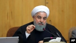 Presiden Iran Hassan Rouhani memberikan sambutan dalam sidang kabinet di Teheran, Iran, 31 Desember 2017. (Foto: Kantor Presiden Iran via AP)