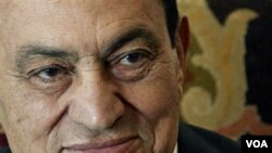 Mantan Presiden Hosni Mubarak, dirawat di rumah sakit karena mendapat gangguan jantung Selasa (12/4).