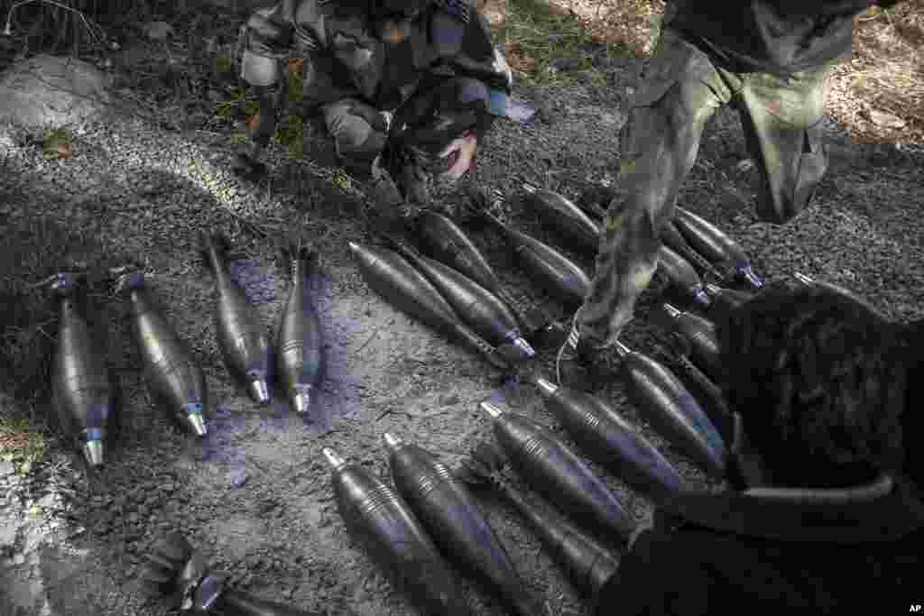 Opposition fighters prepare mortars during an attack in the Wadi al-Deef military post at the frontline in Maaret al-Numan in Idlib province, Syria, Oct. 7, 2013.