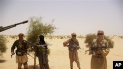 Combattants d'Ansar Dine d'Iyad Ag Ghaly, près de Tombouctou, Mali, le 24 avril 2012. (AP Photo / File)