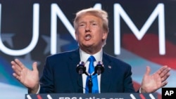 Одбраната на Трамп рече дека таквите ограничувања ќе ги нарушат неговите права за слобода на говор, бидејќи тој се кандидира за претседател како јасен фаворит за републиканската номинација во 2024 година