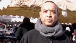 Lamine Kelbite criticizes the new construction for erasing past solidarity among residents. (L. Bryant/VOA)