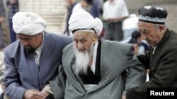 “Din ahli yil sayin bosim oshib borayotganidan shikoyat qilmoqda. Bu masalada jahon orqaga qarab ketmoqda”.