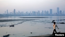 Masu Zanga Zanga A Gaban Ofishin Jakadancin Saudiyya A Kasar Iran, Satumba 28, 2015.<br />
&nbsp;