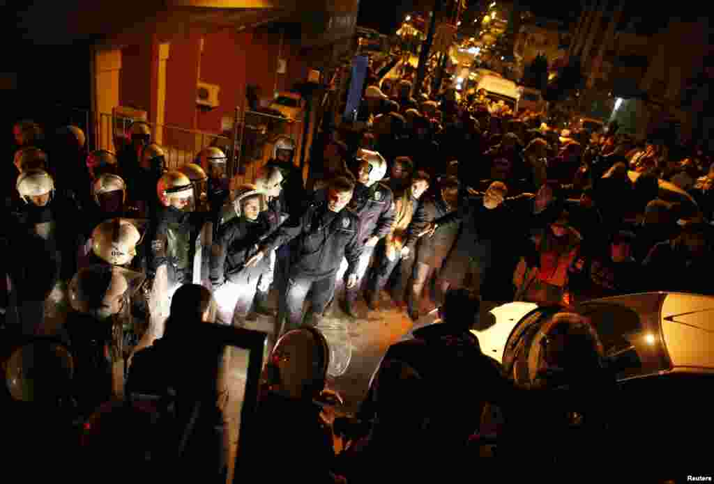 Riot police guard the entrance of the Cankaya Election Committee, a local ballot collection center, in Ankara, March 31, 2014.