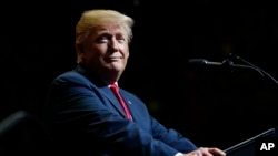 Presiden AS Donald Trump memberi sambutan di North Side Gymnasium, Elkhart, Indiana, 10 Mei 2018.