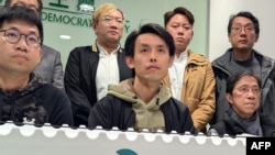 香港民主黨主席羅健熙 （圖中，法新社照片）