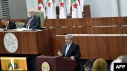 Le Premier ministre algérien nouvellement nommé, Ahmed Ouyahia, présente le programme du gouvernement au Parlement, à Alger, le 17 septembre 2017.