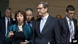 Para diplomat Uni Eropa mengumumkan sanksi-sanksi yang lebih berat terhadap industri Iran dalam pertemuan di Brussels (15/10).