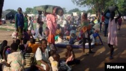 Para pengungsi Sudan Selatan di kamp pengungsi yang didirikan PBB di Tomping, Juba (foto: dok). Pemantau HAM PBB menyatakan “pembersihan etnis” sedang berlangsung di Sudan Selatan.