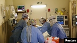 Medical staff work during New Year's Eve inside intensive care unit to treat patients suffering from the coronavirus disease (COVID-19) at Hospital General in Ciudad Juarez, Mexico January 1, 2021. REUTERS/Jose Luis Gonzalez