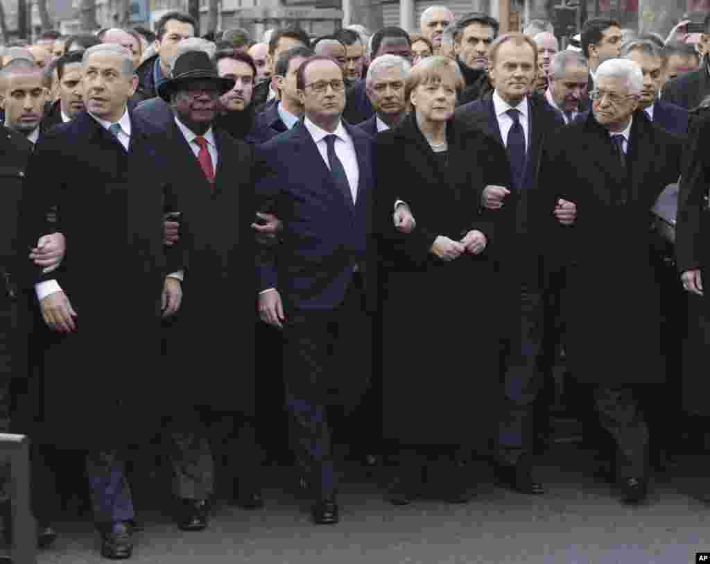 L-R: Israel&#39;s Benjamin Netanyahu, Mali&#39;s Ibrahim Boubacar Keita, France&#39;s Francois Hollande, Germany&#39;s Angela Merkel, the EU&#39;s Donald Tusk, and Palestinian President Mahmoud Abbas march during a unity rally in Paris January 11, 2014.