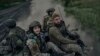 Українські солдати на БТРі на передовій в Луганській області, Україна, 21 травня 2023 р. AP Photo/Libkos