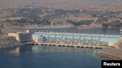 Dîmeneke bendava Tişrînê li bakurê Sûrîyê.