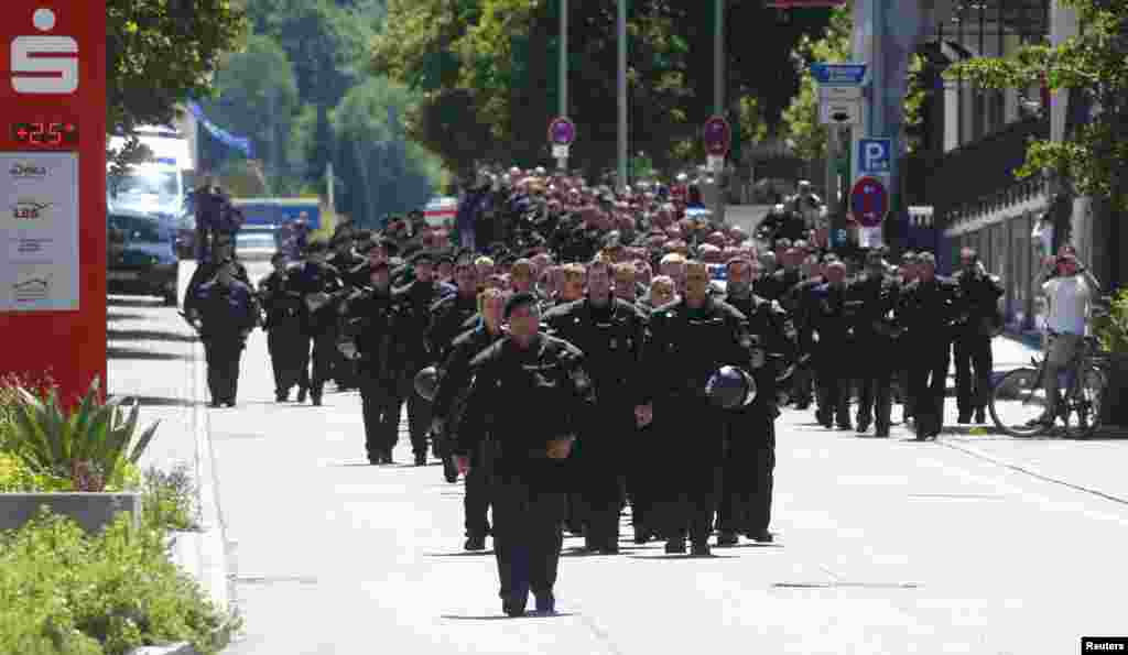 Police walk past a bank during an anti-G7 demonstration march in Garmisch-Partenkirchen, June 7, 2015.