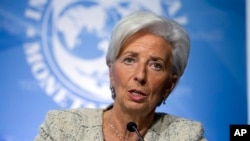 Direktur Dana Moneter Internasional (IMF) Christine Lagarde termasuk dari 17 mantan menteri Perancis yang mengecam kekerasan seksual di dunia politik Perancis.