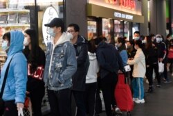 People line up to enter a supermarket hours before a citywide curfew is introduced in Melbourne, Australia, Aug. 2, 2020.