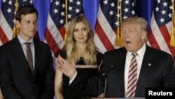 Presiden AS Donald Trump bersama Jared Kushner (kiri) dan Ivanka Trump (foto: dok).