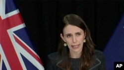 PM Jacinda Ardern dalam konferensi pers di Wellington, Selandia Baru, 11 Agustus 2020. 