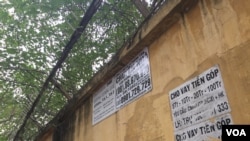Informal lenders advertise by writing their numbers on Vietnamese walls and street lamps. (H. Nguyen/VOA)