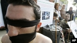 Syrian opposition members of government take part in a demonstration calling for more human rights in Syria, including putting a stop to physical torture in prisons, on the occasion of International Human Rights Day, in Beirut, December 10, 2009.
