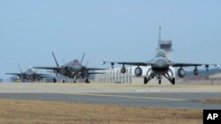 Máy bay tàng hình F-35A. Nhật Bản cho biết ý định gắn tên lửa phối hợp tấn công JSM vào máy bay F-35A của nước này.