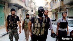 Tentara pemberontak Suriah mendapat dukungan dari Taliban Pakistan yang mengirimkan ratusan pejuang untuk ikut bertempur melawan pasukan pro Presiden Assad (foto: dok). 