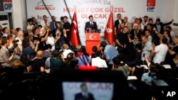 Ekrem Imamoglu, kandidat sekularne, opozicione Republikanske narodne partije obraća se pristalicama u štabu stranke u Istanbulu, 23. juna 2019. 