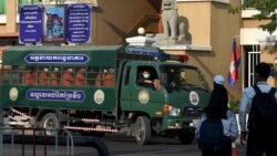 ព័ត៌មាន​ពេល​រាត្រី ២៩ សីហា៖ គ្រួសារ​បារម្ភ​ពី​ការ​រឹត​ត្បិត​សិទ្ធិ​ ក្រោយ​សកម្មជន​បក្ស​ប្រឆាំង​ត្រូវ​បានផ្លាស់​ទៅ​ពន្ធនាគារ​ត្រពាំង​ផ្លុង