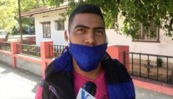 “Quiero que haya un cambio aquí. ¿En Estados Unidos? Yo no vivo allá", dijo Johandry Velásquez a la Voz de América.