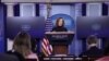 La portavoz de la Casa Blanca, Jen Psaki, conversa con los periodistas durante la rueda de prensa del 18 de febrero de 2021.