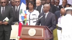 Le président haïtien Jovenel Moïse dit adieu à l'ancien président René Préval (vidéo)