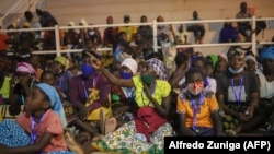 Deslocados de Palma abrigados no Centro Desportivo de Pemba, Cabo Delgado, Moçambique