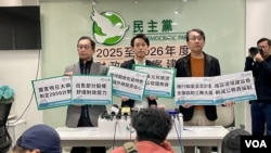 香港民主黨在2025年2月19日召開記者會公佈2025年度財政預算案建議。（美國之音照片）