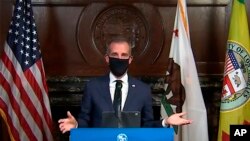 This still image taken from a live stream provided by Office of Mayor Eric Garcetti shows Los Angeles Mayor Garcetti wearing a protective face mask during his daily news conference in Los Angeles on April 1, 2020.